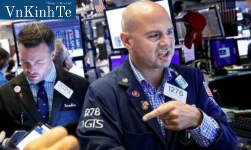 Dow Jones tăng hơn 300 điểm, Phố Wall khởi sắc