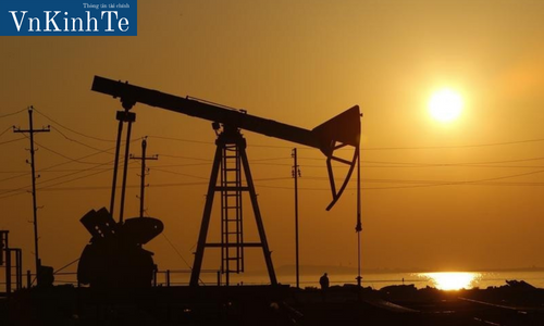 Giá dầu tăng với triển vọng thắt chặt nguồn cung, chờ đợi dữ liệu lạm phát