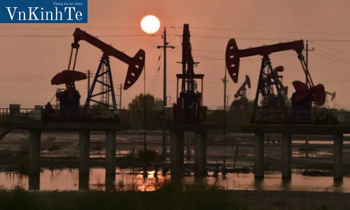 Giá dầu giảm nhẹ trước cuộc họp của OPEC+