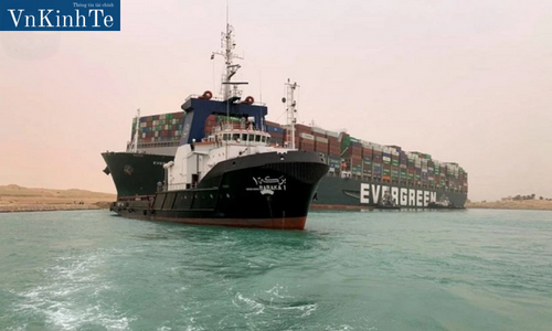 UNCTAD: Lưu lượng hàng hóa qua kênh đào Suez giảm 45%