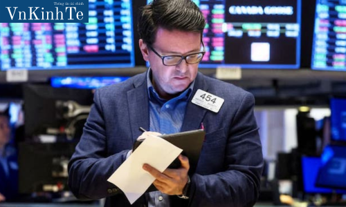 Dow Jones giảm hơn 200 điểm khởi đầu tháng 4